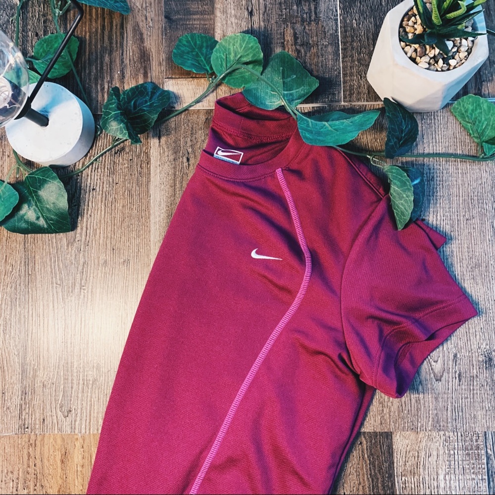 4 FOR $25⭐️ 
Nike Performance Tee